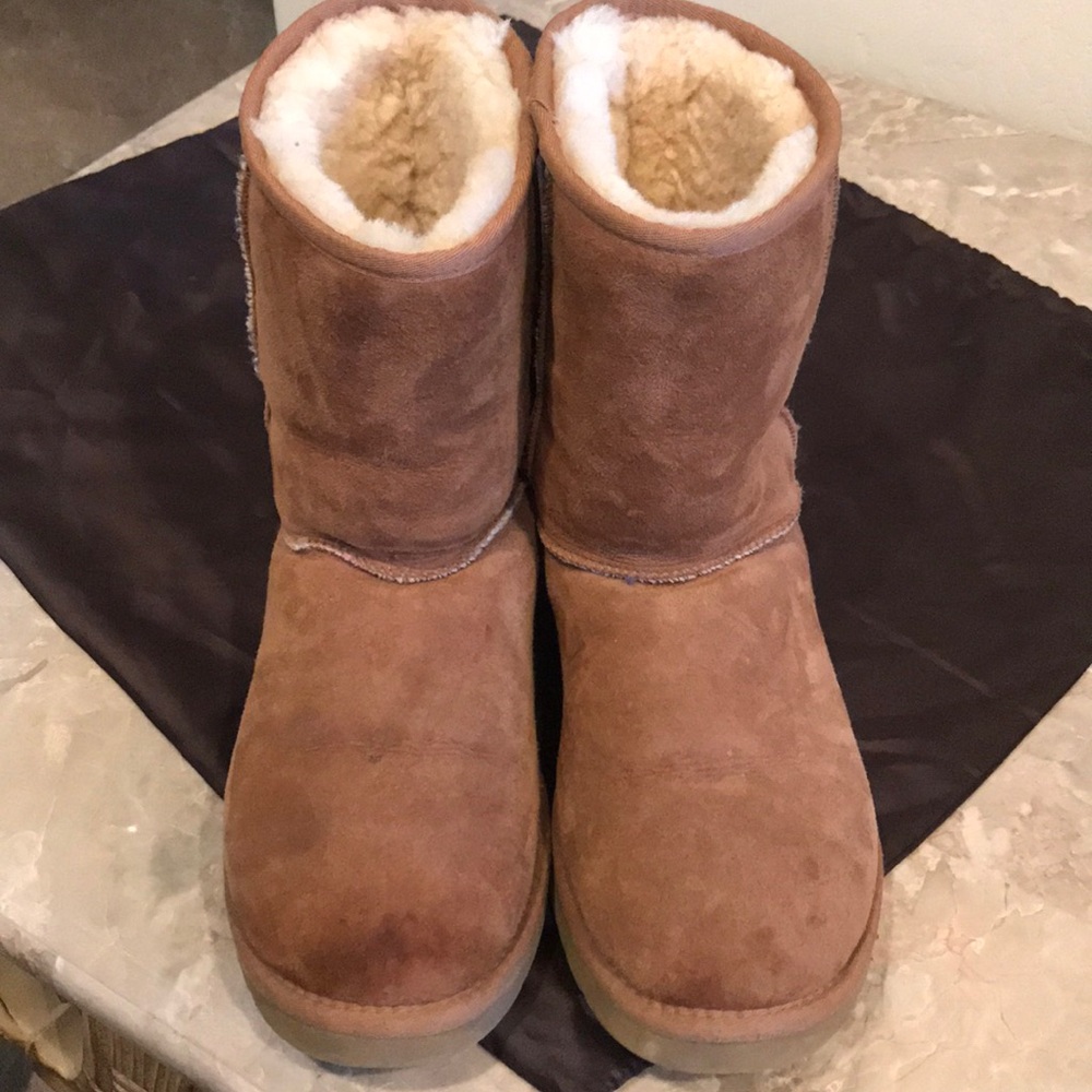 Classic Short Ugg Boots Size 9